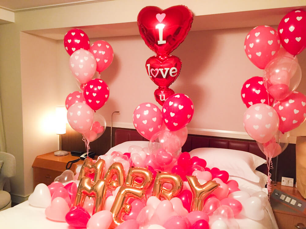 恋人を感動させる バルーン装飾サプライズを成功させるためのコツ８選 バルーン出張装飾 ホテルサプライズ 誕生日やプロポーズはアニプラバルーン