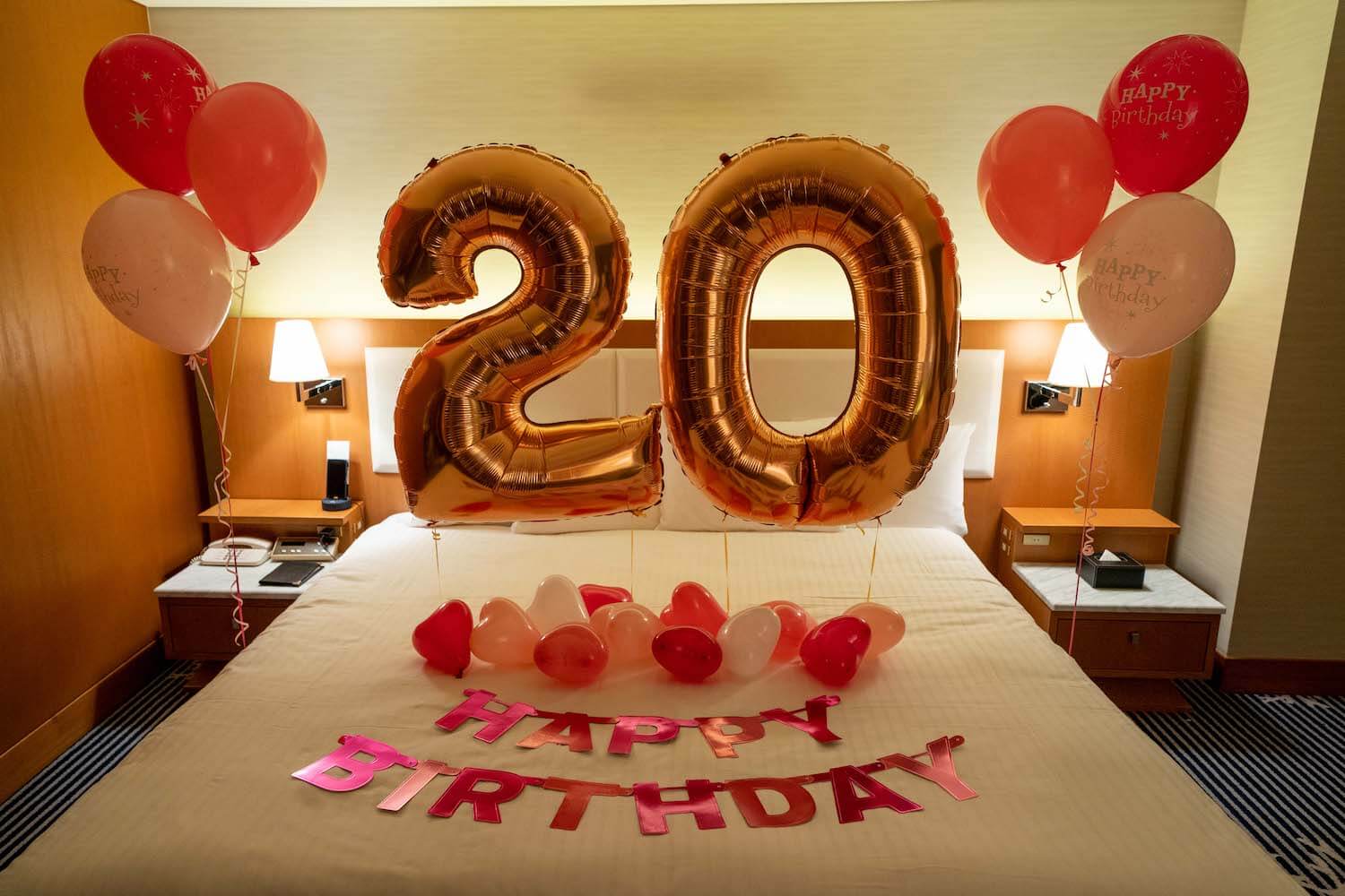 H 9 ピンクor青 お誕生日の歳記念サプライズ バルーン出張装飾 ホテルサプライズ 誕生日やプロポーズはアニプラバルーン