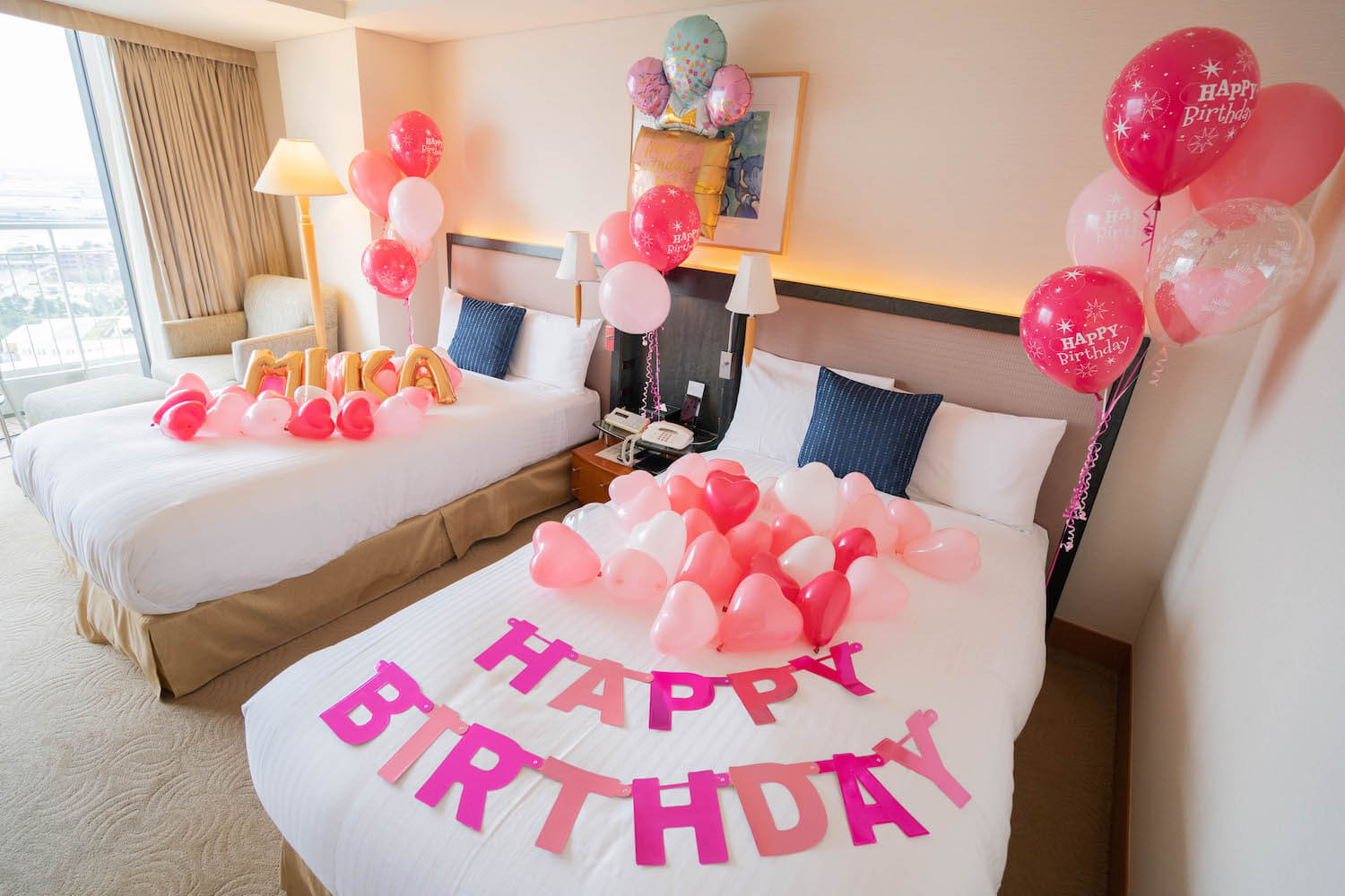 彼女の誕生日にバルーンサプライズ バルーン出張装飾 ホテルサプライズ 誕生日やプロポーズはアニプラバルーン