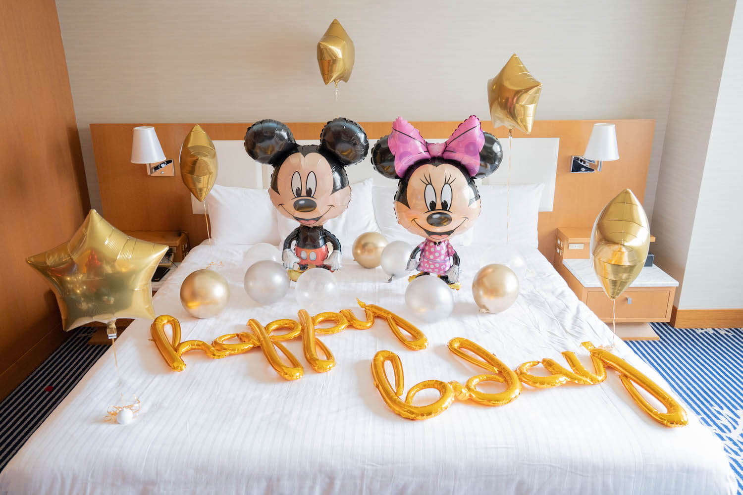 No 166 ミッキーミニーのバースデーサプライズ バルーン出張装飾 ホテルサプライズ 誕生日やプロポーズはアニプラバルーン